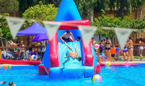 בריכה רוקדים.jpg